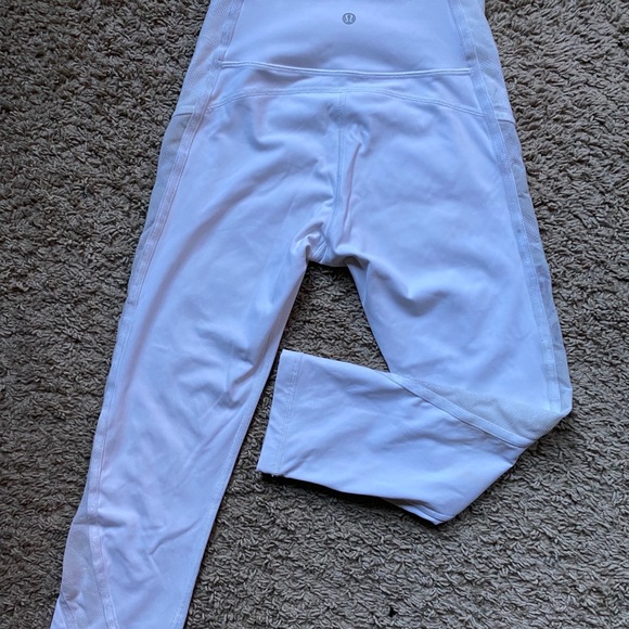 Lululemon crop legging - Picture 2 of 5